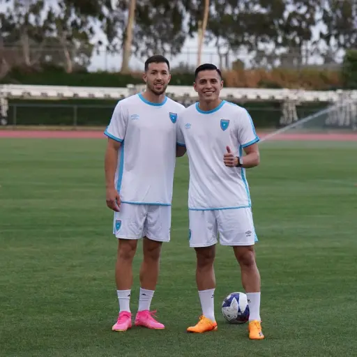 Rubio Rubín y Aaron Herrera en la Selección de Guatemala - FFG