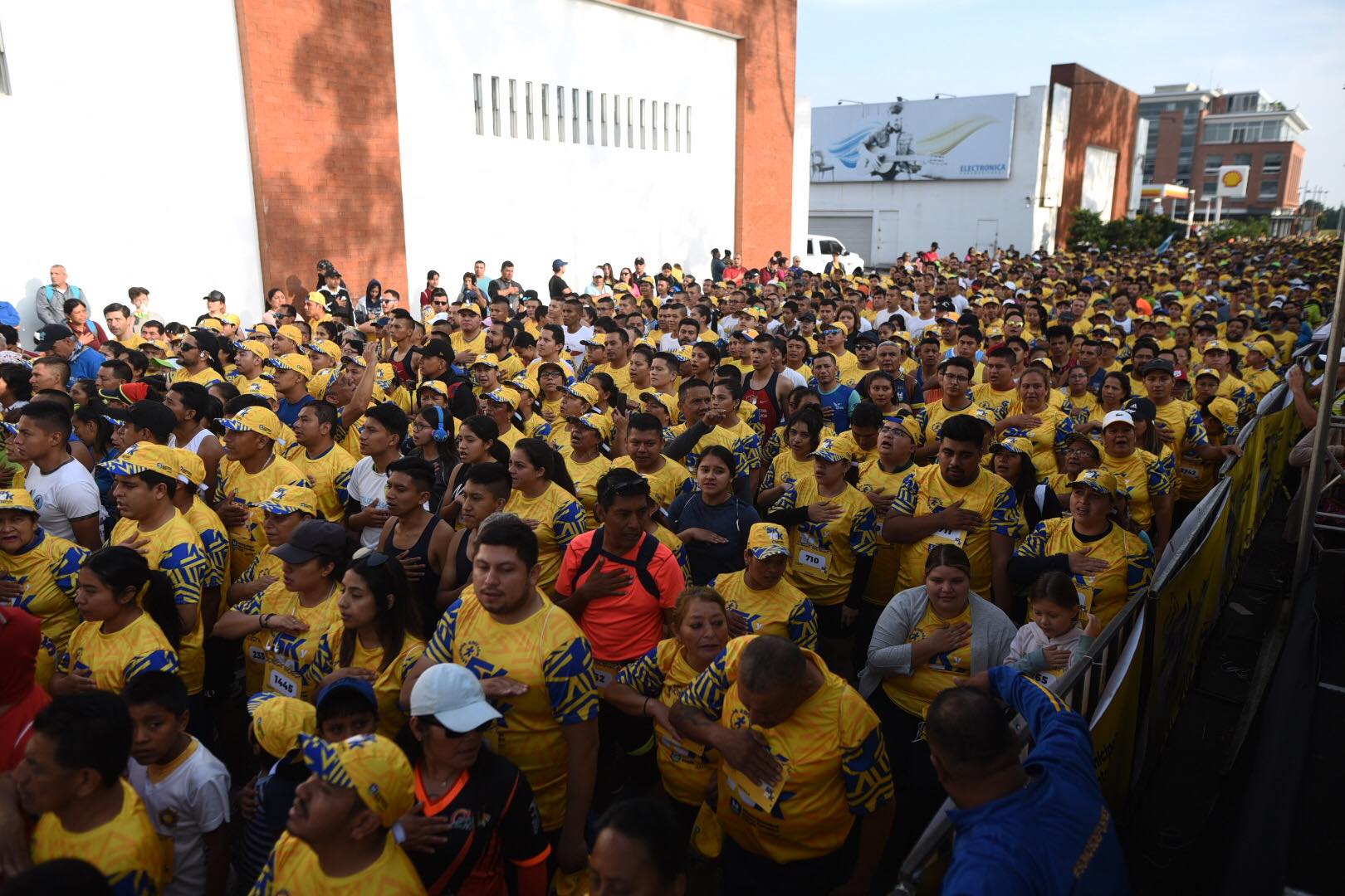 Familias recorren calles de Santa Catarina Pinula en conmemoración al Día del Padre | 