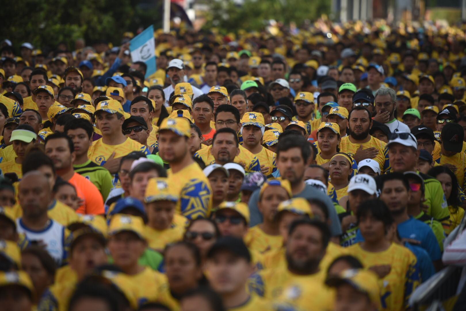 Familias recorren calles de Santa Catarina Pinula en conmemoración al Día del Padre | 