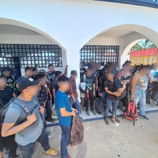 mexico-localiza-a-migrantes-guatemaltecos-en-furgon-de-trailer- ,