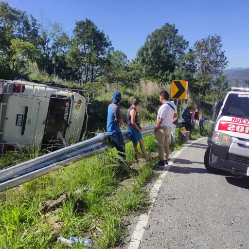 accidente microbus nueva santa rosa ,
