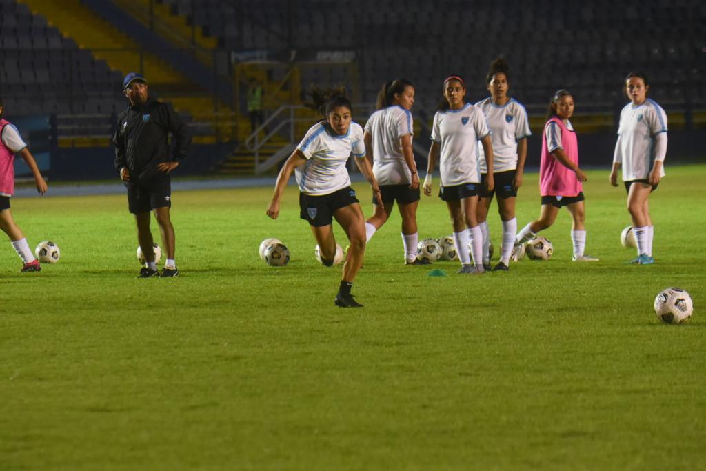 La Federación de Fútbol de Guatemala (Fedefut) y la aplicación Socio Manager llevaron a cabo este miércoles el 'Banderazo de Oro' | 