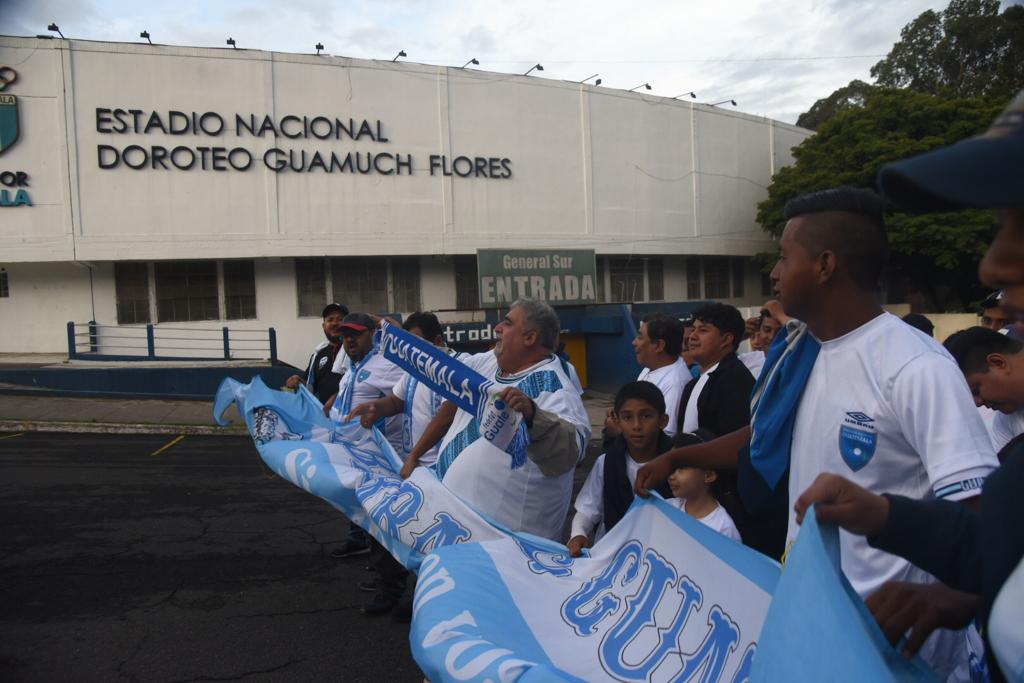 La Federación de Fútbol de Guatemala (Fedefut) y la aplicación Socio Manager llevaron a cabo este miércoles el 'Banderazo de Oro' | 