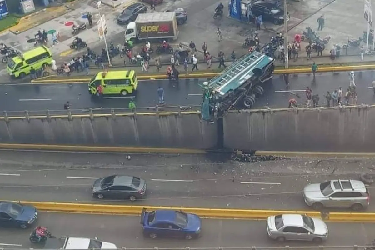 accidente-bus-zona-10-emisoras-unidas, 