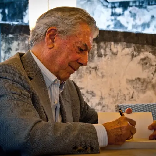 mario-vargas-llosa-hospitalizado-covid ,