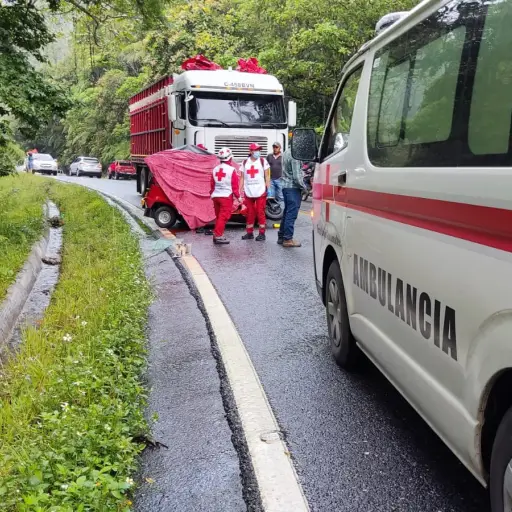 Camión choca contra tuc tuc julio 2023 ,