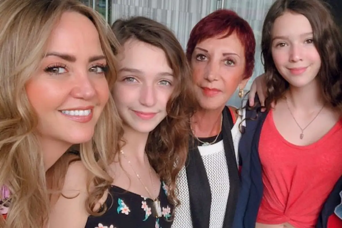 andrea-legarreta-y-su-mama.jpeg, 