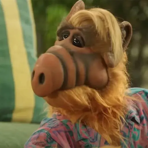 alf-esta-de-regreso-gracias-a-ryan-reynolds ,