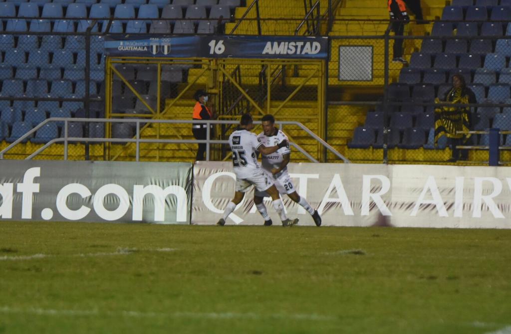 Celebración de Comunicaciones ante el Real España | 