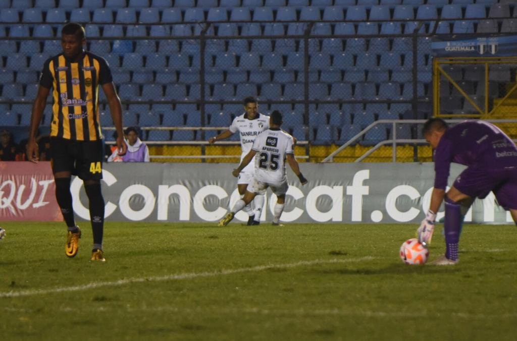 Celebración de Comunicaciones ante el Real España | 