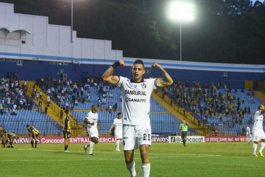 Celebración de Comunicaciones ante el Real España | 