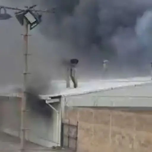 Incendio en fábrica de sopas instantáneas, Laky Men ,