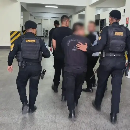 policias detenidos ,