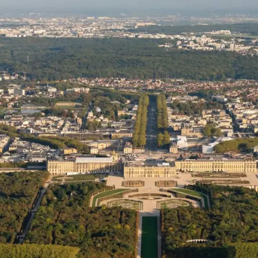 Red social X / (@CVersailles)