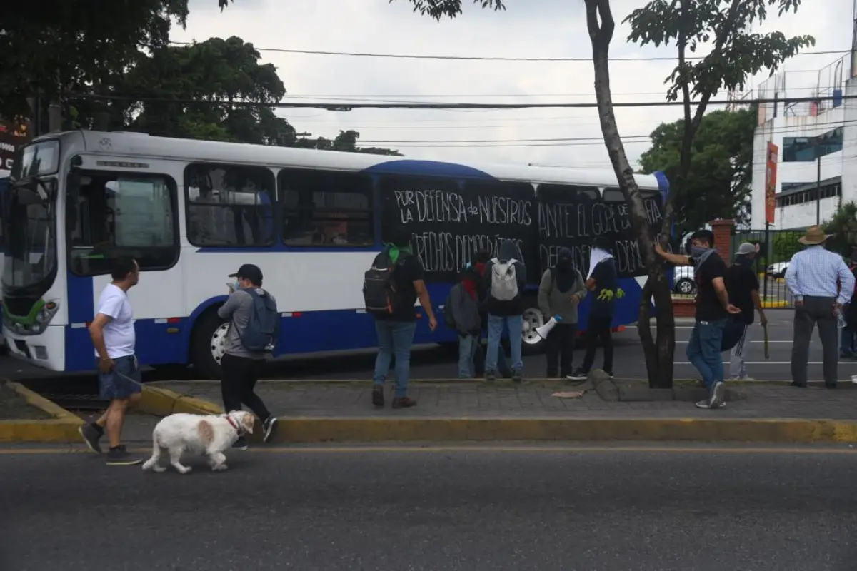 Bloqueo en la avenida Petapa. Foto: Omar Solís/EU