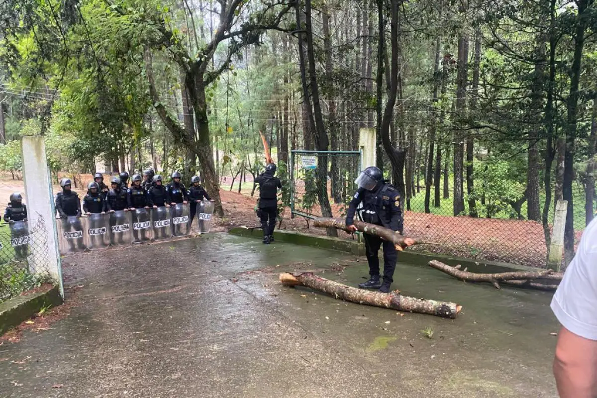 Presencia de fuerzas de seguridad en planta tras incidente. Foto: Empagua