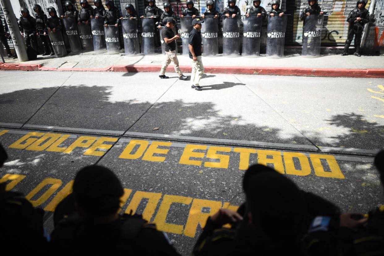 agentes-pnc-congreso-manifestantes-emisoras-unidas3 | 