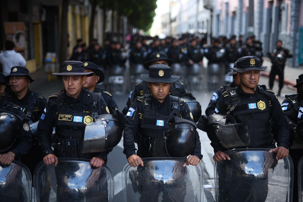 agentes-pnc-congreso-manifestantes-emisoras-unidas4 | 