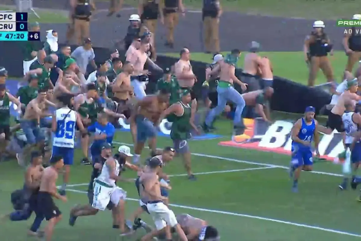 Aficionados de Coritiba y Cruzeiro protagonizan pelea en Brasil, 