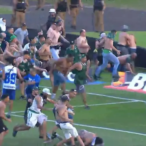 Aficionados de Coritiba y Cruzeiro protagonizan pelea en Brasil ,