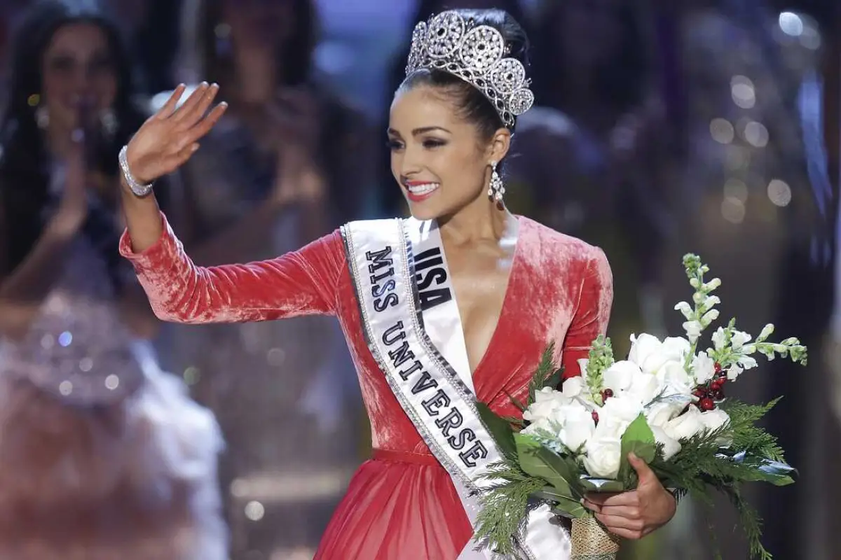 Newly crowned Miss Universe, Olivia Culpo, waves to the crowd after winning the pageant in Las Vegas on Wednesday, December 19, 2012.