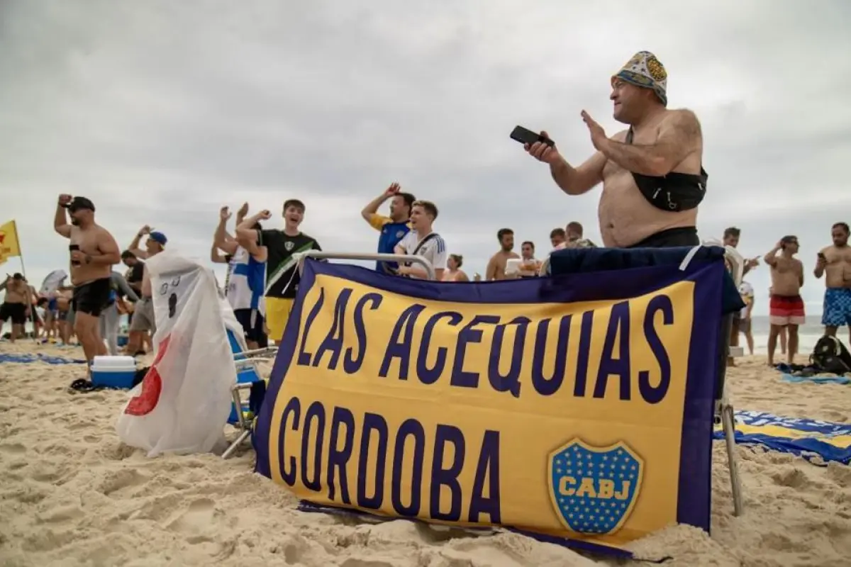 copacabana-aficionados-de-fluminense-atacan-a-los-de-boca-noviembre-2023.jpg, 