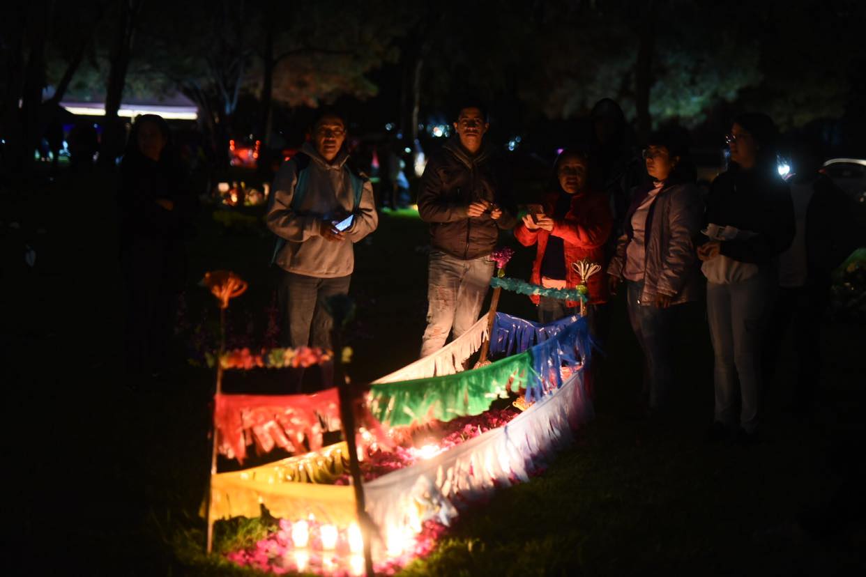 homenaje-luz-cementerio-los-parques-4 | 