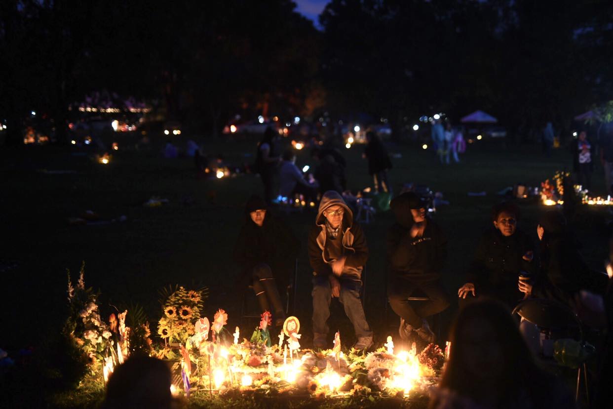 homenaje-luz-cementerio-los-parques-2 | 