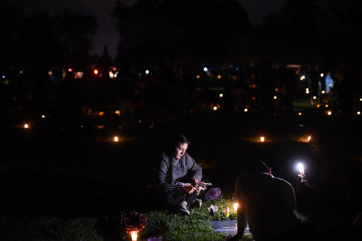 homenaje-luz-cementerio-los-parques-1 | 