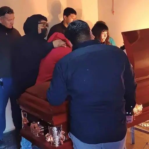 Familiares y amigos velan restos del tiktoker Rafa Wayne. Foto: X