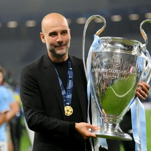 Pep Guardiola con el trofeo de la UEFA Champions League - Archivo