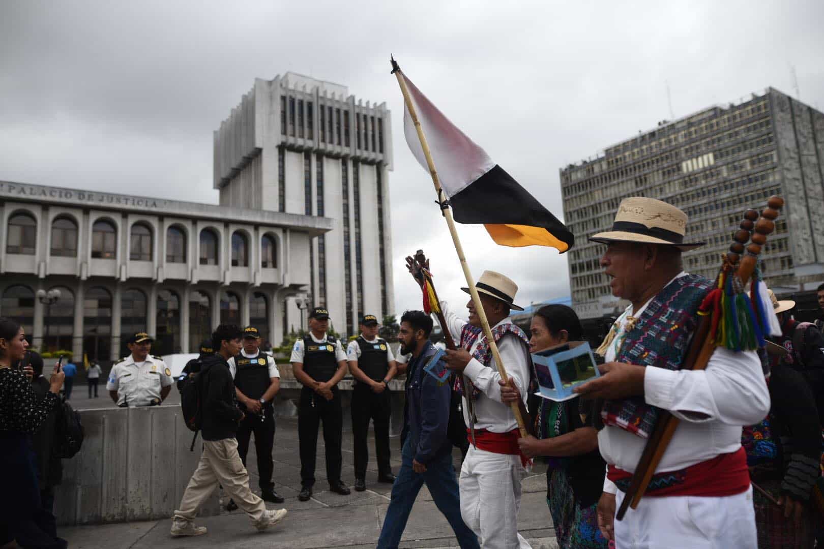 caminata-autoridades-indigenas-zona-1-emisoras-unidas13 | 