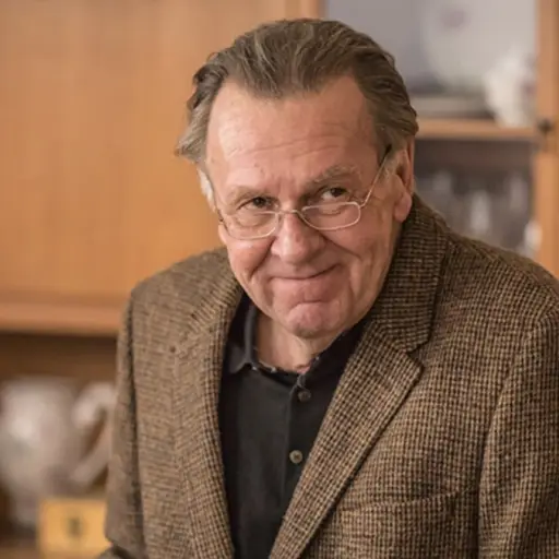 Tom Wilkinson1 ,