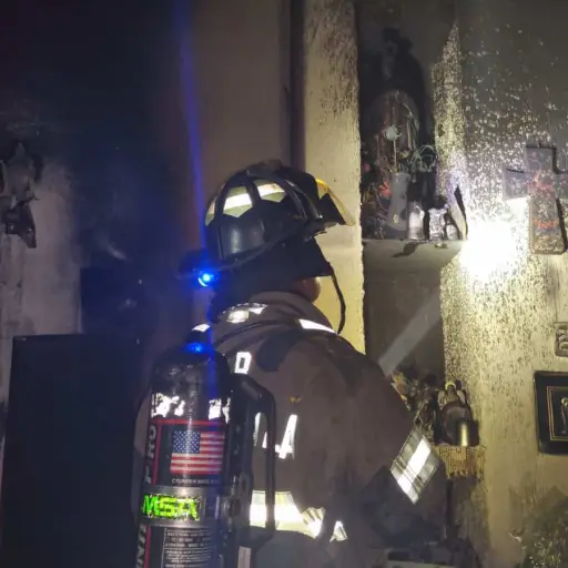 Incendio en vivienda de la zona 15. Foto: Bomberos Voluntarios