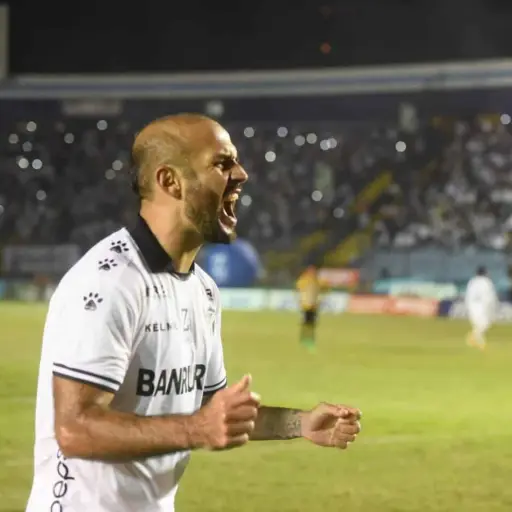 José Manuel Contreras, capitán y figura destacada de Comunicaciones - Alejandro García