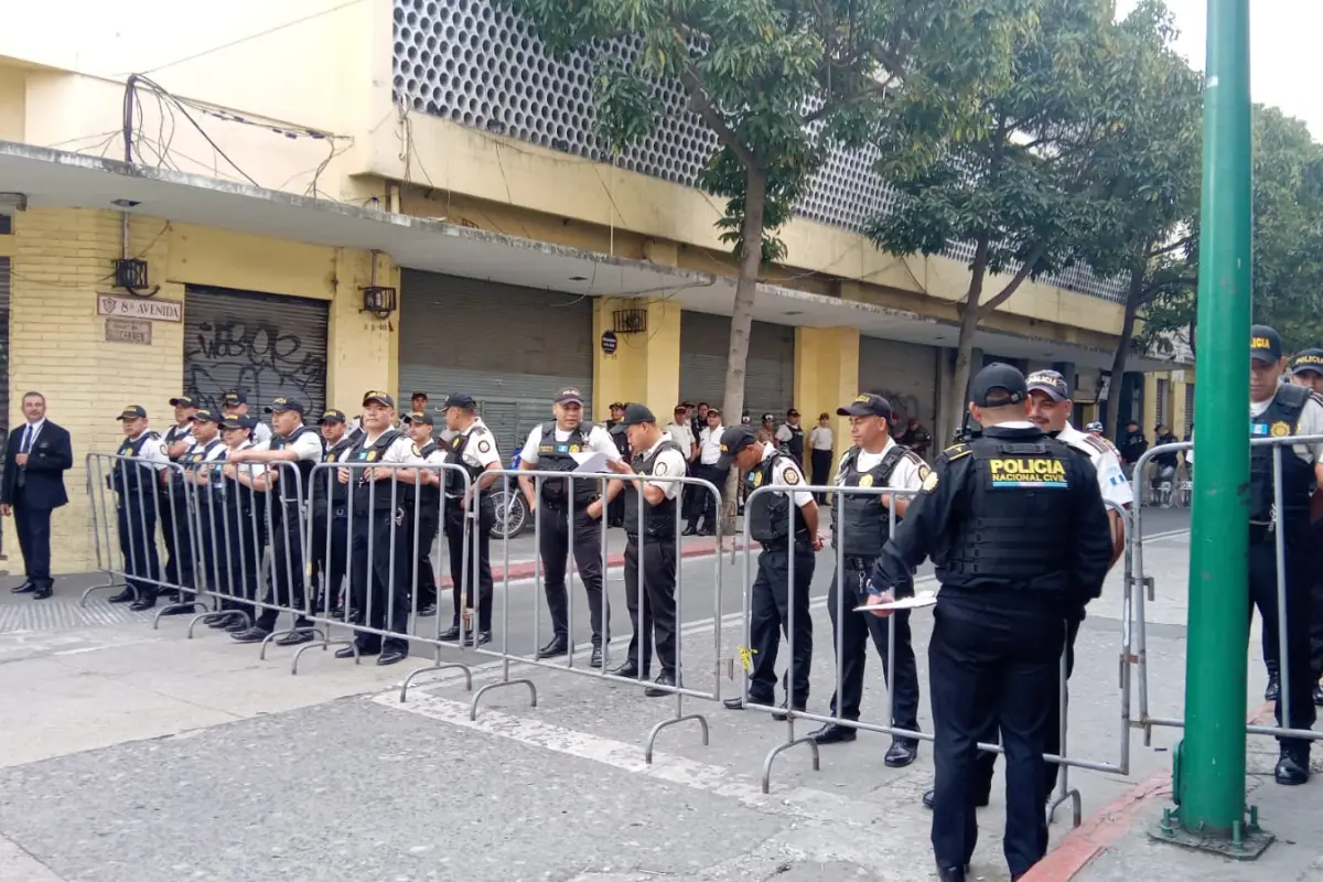 Fuertes dispositivos de seguridad previo a la sesión solemne de hoy. Foto: Dayana Rashon/EU.