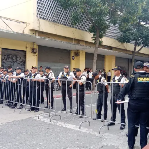 Fuertes dispositivos de seguridad previo a la sesión solemne de hoy. Foto: Dayana Rashon/EU.