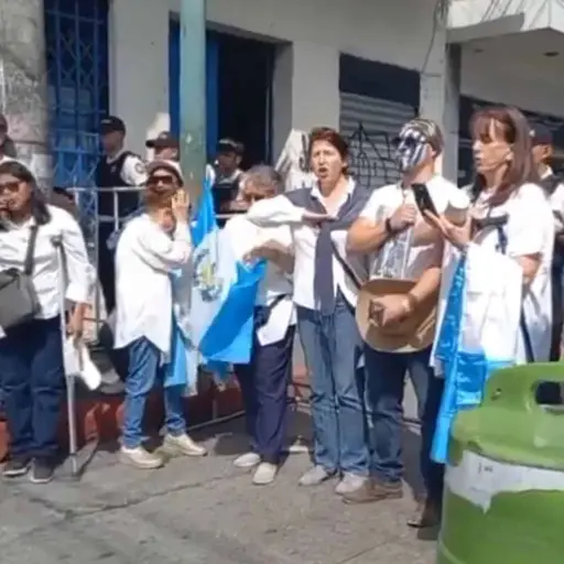 Manifestantes protestan en contra de Arévalo - EU ,