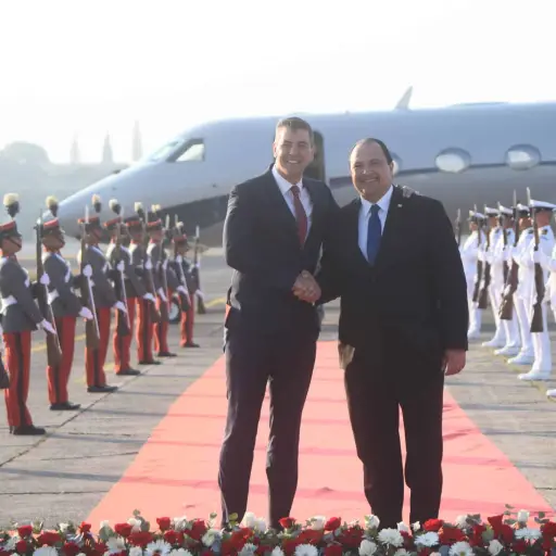 Presidente de Paraguay arriba a Guatemala. Foto Omar Solís ,