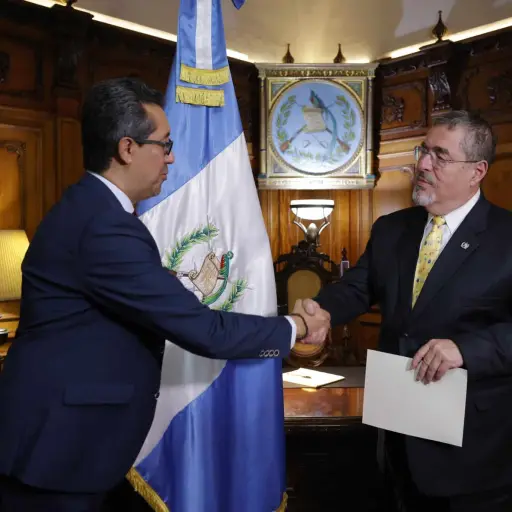 Jonathan Menkos Zeissig asume como ministro de Finanzas ,