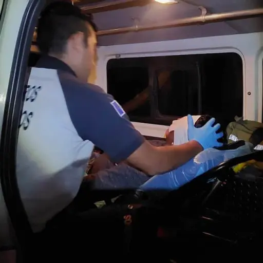 Bomberos atendiendo emergencias del Año Nuevo 2024 ,