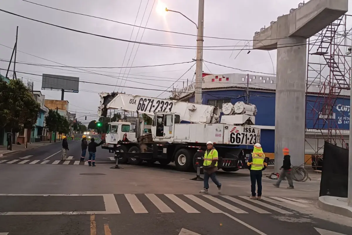 Trabajos de construcción de paso a desnivel en zona 12. Foto: PMT capitalina