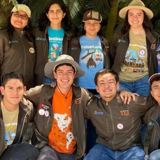 Voluntarios Zoológico La Aurora (2) ,
