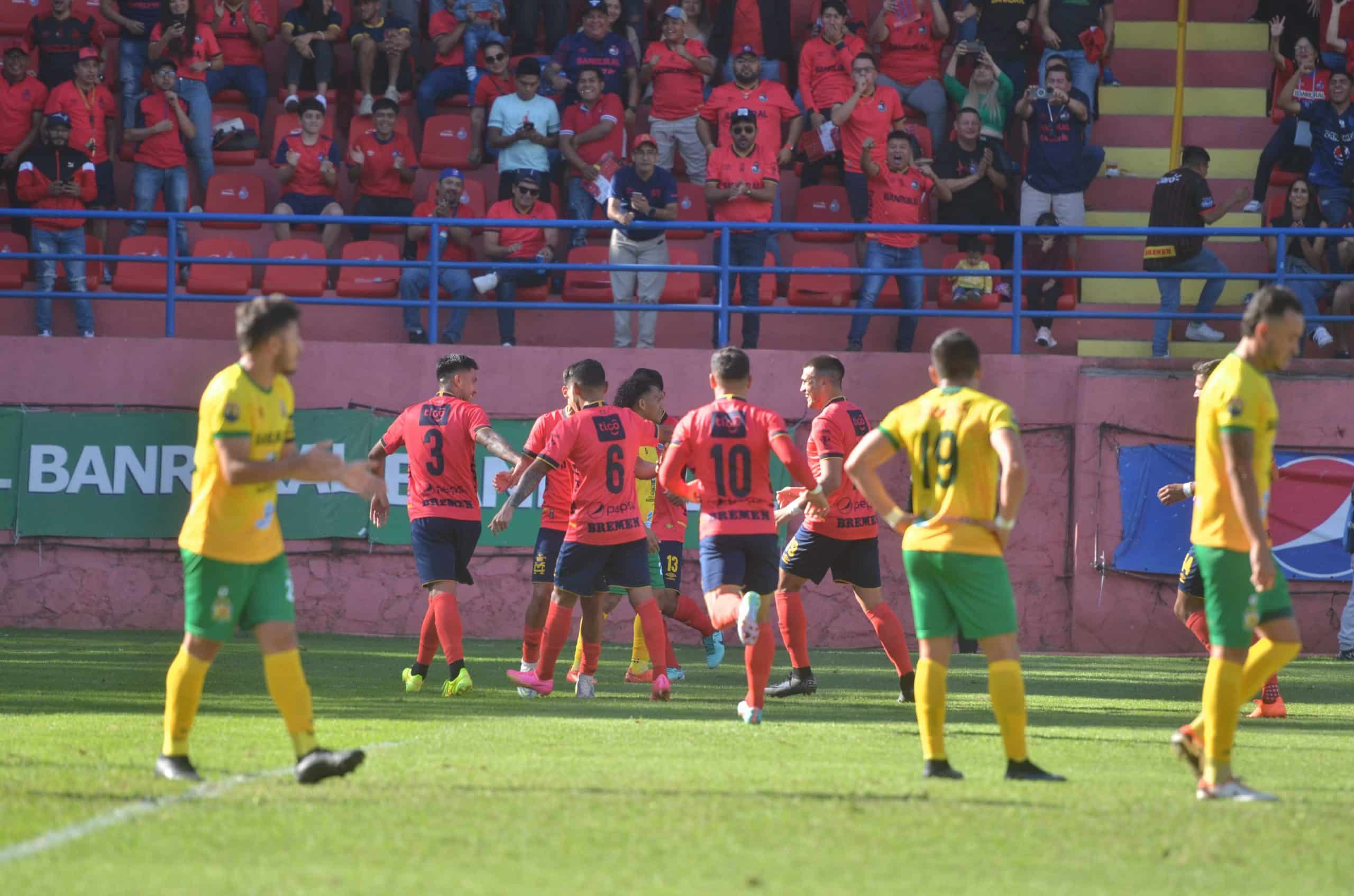 Celebración de Municipal ante Guastatoya en El Trébol | 