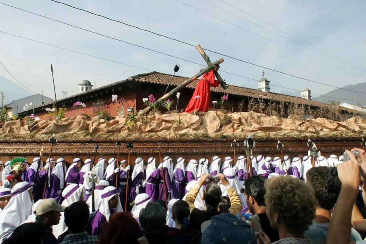 Semana-Santa-Antigua-Guatemala.jpg, 