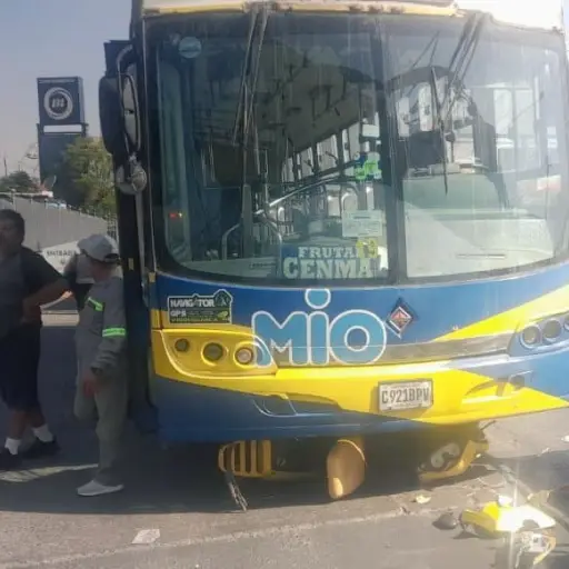 accidente de motocicleta y bus en El Frutal ,