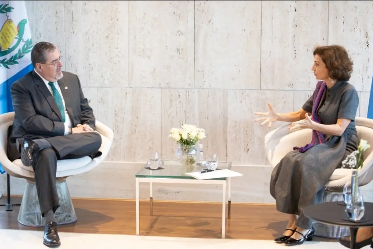 Arévalo se reunió con la directora general de la Unesco, Audrey Azoulay. Foto: Unesco