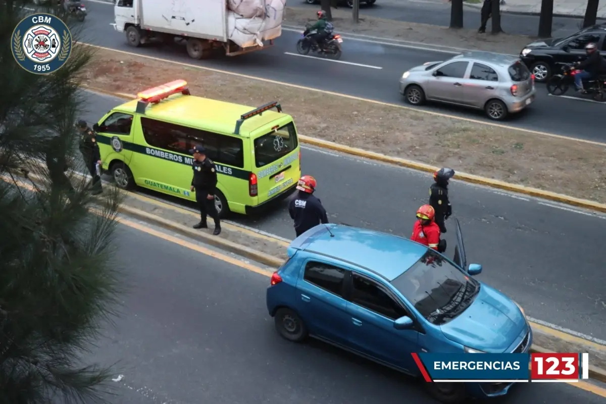 Un hombre murió dentro de un vehículo tras un ataque armado en El Periférico. Foto: Bomberos Municipales