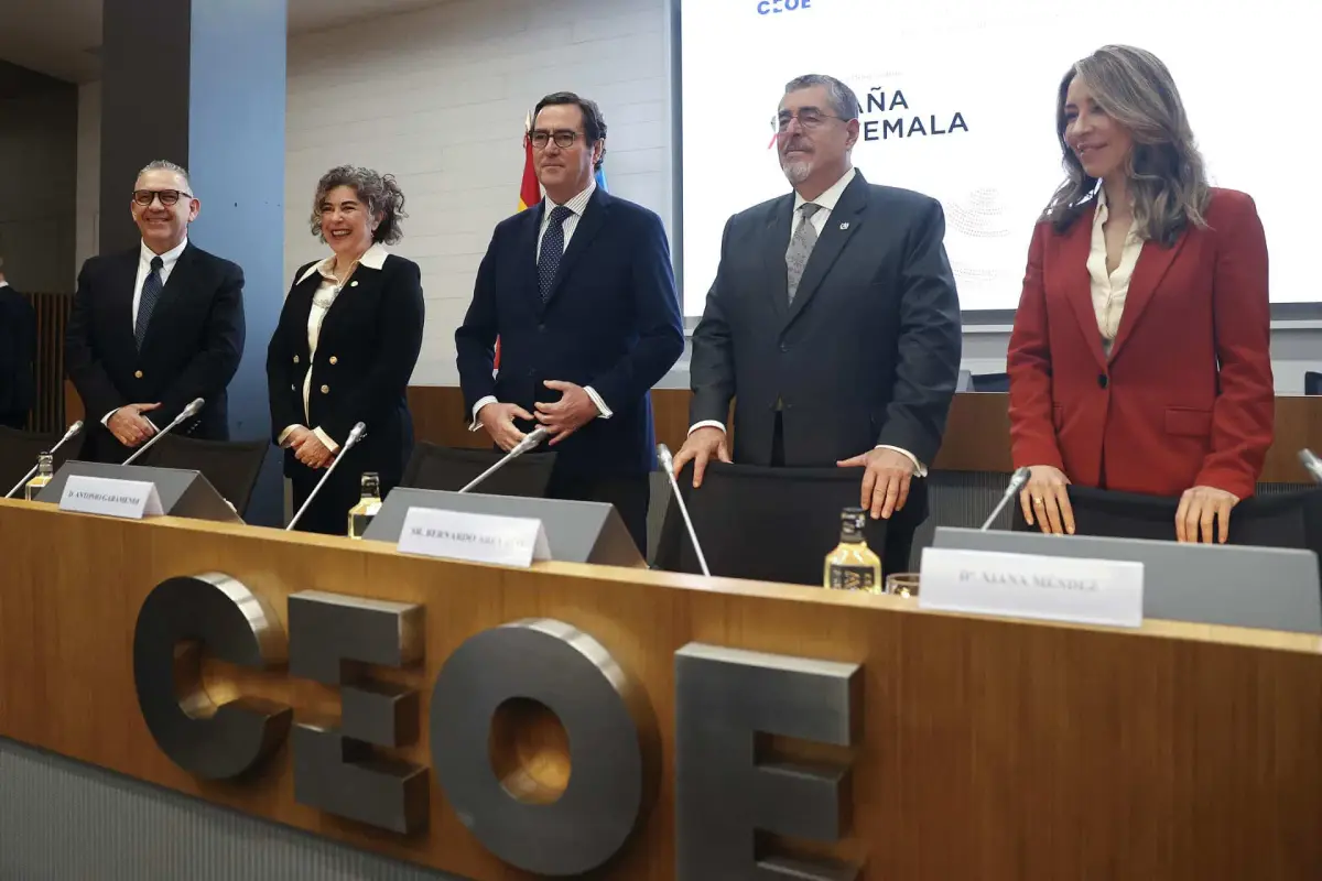 Reunión de funcionarios guatemaltecos con empresarios en España. Foto: EFE