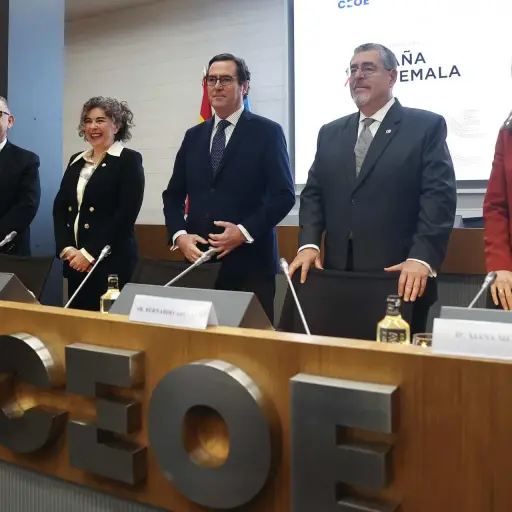 Reunión de funcionarios guatemaltecos con empresarios en España. Foto: EFE